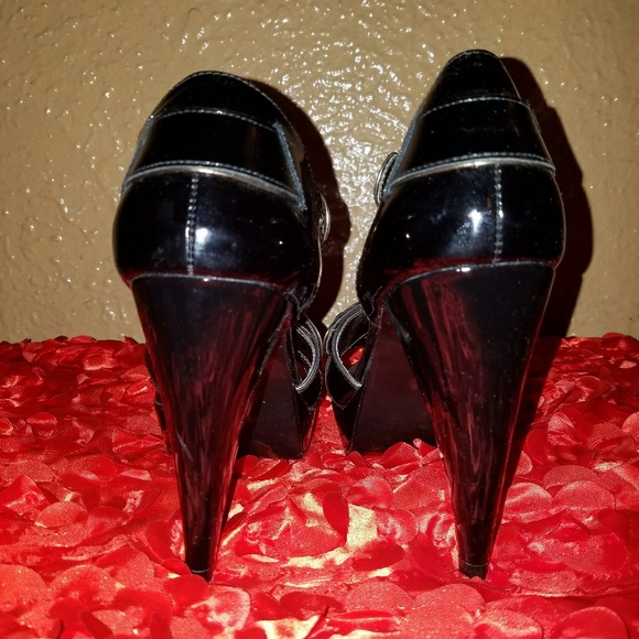 Heels - Picture 2 of 2